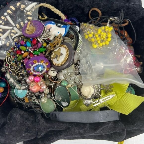 5 pounds of craft jewelry bundle vintage to current for repurpose - Picture 6 of 15